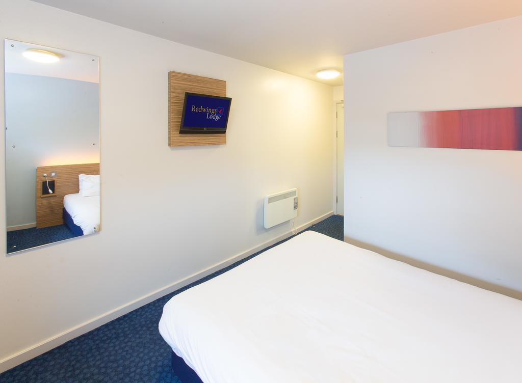 Redwings Lodge Wolverhampton Central Room photo